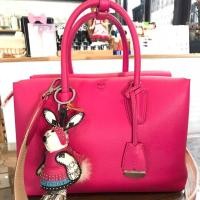 ราคา วาเลนไทน์ นี้ สีนี้สิ สวยงามมาก Use like new MCM milla size M แท้ % (917783481)