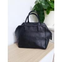 ราคา กระเป๋ามือสอง แบรนด์แท้ Bruno Magli ทรงถือ สีดำใบใหญ่ อะไหล่สีทอง ซับในแบรนด์สะอาด ตัวหนังมีรอยกดทับ (25775168895)