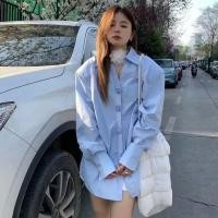ราคา พร้อมส่ง‼️ GMG เสื้อแขนยาวสีฟ้า ผ้าคอตตอน 100% ดีเทลกระดุมกุหลาบ มีรองบ่าและโชคเกอร์ (41951841602)