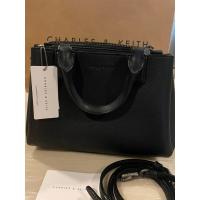 ราคา CHARLES & KEITH CLASSIC HANDLE BAG กระเป๋าถือ (18882442833)