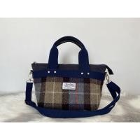 ราคา Harris Tweed กระเป๋าถือช้อปปิ้งหนัง ผสมผ้าทวิช มีสายครอสบอดี้มาให้คะ ขนาดกว้าง13xยาว33xสูง20cm. (13436107415)