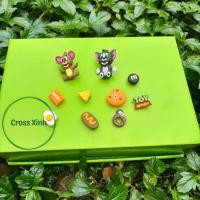 ราคา สติ๊กเกอร์รองเท้าแตะไขว้, สติ๊กเกอร์รองเท้าแตะหลุม, รองเท้าแตะ 3D Tom and Jerry Charm รวมภาพน่ารัก 10 ชิ้น (40215860247)