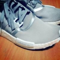 ราคา Adidas nmd r1 มือสอง สี silver (309683478)