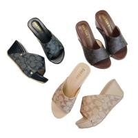 ราคา รองเท้าส้นเตารีด แบบสวม ลายโค้ด สูง 3 นิ้ว ใส่สวย น้ำหนักเบา มีสีดำ สีครีม สีน้ำตาล ห้ามผลาดคะ สาว ๆ (22843877841)