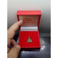 ราคา พระพุทธโสธร เนื้อหยก รุ่นประวัติศาสตร์ พิมพ์ลอยองค์ ฐานฝังมุดทองคำแท้ วัดโสธรวรารามวรวิหาร พ.ศ.2543 พร้อมกล่องเดิม (27591885594)