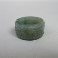 ราคา แหวนหยกพม่า Jadeite type A ขนาดวงใน 18.3mm หรือ no.55-57 กว้าง 13.4mm แกะลายขดสวมใส่ได้ทุกเพศ (27587024346)