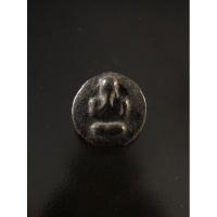 ราคา พระปิดตาเนื้อโลหะองค์เล็กเก่าๆ พระเครื่อง พระบ้านเก่าเก็บเนื้อสวย no.2673 (19971587845)