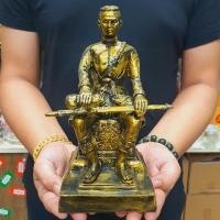 ราคา พระนเรศวรมหาราช (พิมพ์เล็ก)ประทับนั่งประกาศอิสรภาพ สีทองเก่า(หน้าตัก5นิ้ว สูง23ซม.)บูชาเสริมอำนาจความก้าวหน้าทางการงาน (10038767594)