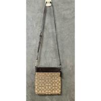 ราคา มือสองสภาพดีค่ะ Coach Crossbody ขนาด 8นิ้ว ของแท้ค่ะ (41424241921)