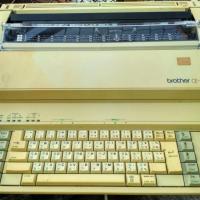 ราคา พิมพ์ดีดไฟฟ้าโบราณ brother รุ่น ce-600 มือสอง (1069345100)