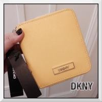 ราคา DKNY SAFFIANO LEATHER กระเป๋าสตางค์หนังสีเหลือง-ชมพู (4176246)
