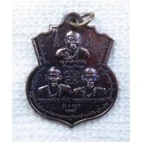 ราคา เหรียญ3ครูบา ครูบาเจ้าศรีวิชัย ครูบาก๋ง ครูบาอินเหลา หลัง พระพุทธนันทมุนี วัดนาวงศ์ จ.น่าน ปี2549 (20929373157)