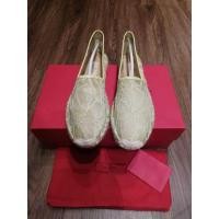 ราคา Valentino รองเท้าคัทชูลูกไม้สีเขียว​ สินค้ามือสอง​สภาพ​ดี​ (11426216579)