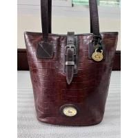 ราคา กระเป๋าหนังแท้ DOONEY & BOURKE แท้ Made In USA สภาพดี สวยๆ หนังดีปั้มลายจรเข้หนังสวยฉ่ำเงา น่าใช้ น่าเก็บ (26766758514)