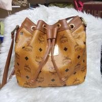 ราคา กระเป๋าmcm ของแท้​ มือ2​ size​ s​ 8​นิ้ว​ สภาพดี​ อะไหล่ยังทอง​ ไม่มีอุปกรณ์​ (7744536938)