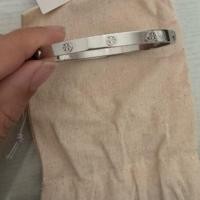 ราคา กำไล tory burch miller stud 5mm hinge bracelet (27483387984)