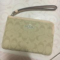 ราคา กระเป๋าตัง coach คล้องมือ s 1 ซิป ของแท้ (2788561194)