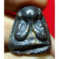 ราคา พระปิดตาหลวงปู่แก้ววัดเครือวัลย์พิมพ์หลังแบบ พระเนื้อผงคลุกรักเก่าสวยตรงตามปก (12405555447)