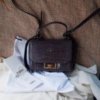 ราคา givenchy with dust bag and card (23940666817)