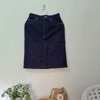 ราคา Uniqloกระโปรงยีนส์เอวสูง ผ่าหลัง(มือสอง) (22856301579)