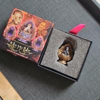 ราคา พระปิดตาพุทธศิลป์ หลวงปู่โต๊ะ เนื้อบรอนซ์ลงยาม่วง รุ่นนะทะนะ รับประกันแท้ พร้อมกล่องเดิม (24088143943)