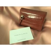 ราคา กระเป๋าสตางค์ charles & keith แท้พร้อมกล่อง ส่งต่อ (11957322309)