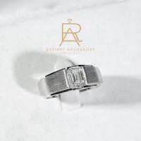 ราคา แหวนเงินแท้ แหวนชาย ฝังเพชร Moissanite Emerald cut 1 กะรัต ชุบทองคำขาวทำลาย (27423398155)