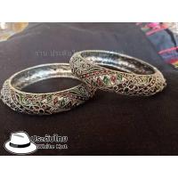 ราคา กำไลไทย ข้อมือผู้หญิง ลายพาดลงยาสลับดอกจิก สีเงินรมดำ/สีเงินขาว/สีทอง เครื่องประดับชุดไทย ร้าน ประดับไทย white hat (17926655897)