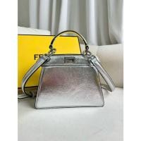 ราคา FENDI Peekaboo ISeeU กระเป๋าถือและสะพายข้างหนังแกะขนาดเล็กสำหรับผู้หญิง สีเงิน 0228 426 (26783093931)