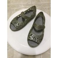 ราคา crocs แท้มือสอง 17.5 cm (6648572153)