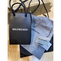 ราคา balenciaga shopping phone holder (9287322906)