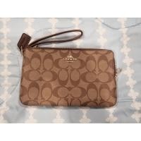 ราคา ขาย!!..กระเป๋าสตางค์คล้องมือผู้หญิง มือ1 ยี่ห้อCOACH 2ซิบ ไซส์L สีน้ำตาล ลายซี ของแท้100% (5381918337)