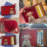 ราคา Tory Burch ทอรี่เบิร์ช กระเป๋าการ์ดสีแดง 5ช่อง มีช่องซิป ปีวัว แดงๆ กระเป๋าสตางค์ C0019 (8113743331)