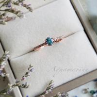 ราคา แหวนทรงชู พลอยเพทายฟ้า 4 mm.ก้านแหวนฝังประดับพลอยเพทายขาว (26143508263)