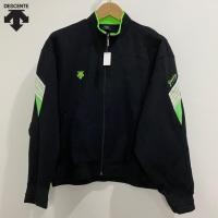 ราคา ‍Descente แจ็คเก็ตวอร์มแขนยาวสีดำ อก 50” แถบเขียวนีออนสวยๆ สินค้ามือสองราคาไม่แพงง‍ (7713751905)