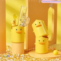 ราคา ที่ใส่ปากกา LILY, เป็ดน้อยสีเหลืองน่ารักกล่องปากกา, ออแกไนเซอร์โต๊ะจัดเก็บห้องน้ําเครื่องเขียนผู้ถือแปรงสีฟัน Study (46100091310)