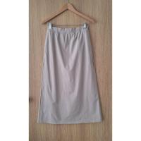 ราคา Uniqlo AIRism : กระโปรงสีเบจ ผ่าหลัง (มือสอง) (42158700718)