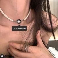 ราคา Vivienne Westwood Pearl Necklace สร้อยวิเวียนตัวล็อคแม่เหล็ก (21908814054)
