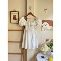 ราคา มินิเดรสสีขาวสม็อคแขนพอง (49001061817)