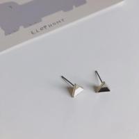 ราคา ต่างหูสามเหลี่ยม Lovisa Stud / ต่างหู Hypoallergenic (20652357061)