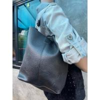 ราคา กระเป๋าสะพายข้างหนังแท้สีดำมือสอง (40305127491)