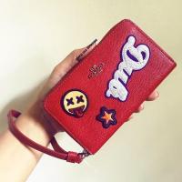 ราคา COACH F20976. PHONE WALLET IN CROSSGRAIN LEATHER WITH VARSITY PATCHES (975190554)