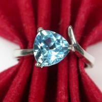 ราคา แหวนเงินแท้ 92.5 พลอยโทพาซ topaz น้ำหนัก 3.21 กะรัต รูปสามเหลี่ยม สีสวิสบลูสวยไฟดีค่ะ (958143863)