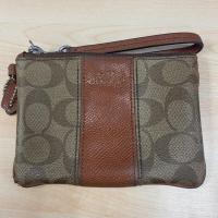 ราคา กระเป๋าเงิน Coach มือสอง สภาพตามภาพ ขายเพราะไม่ได้ใช้แล้ว ของแท้แน่นอน ขอคนรับได้ ภายในใส่บัตรได้ (6938352185)