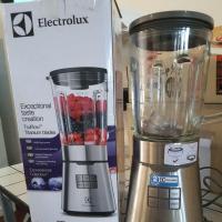 ราคา เครื่องปั่นน้ำผลไม้ Electroluxรุ่น EBR7804S รุ่นนี้ปั่นละเอียดมากค่ะบดน้ำแข็งได้แลำทำเครื่องดื่มร้อนหรือซุปได้ค่ะ (15802914700)