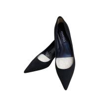 ราคา รองเท้า MNG หนังกลับ 38ใส่ครั้งเดียว กันกัด รองกัดครบ ดำขลับสวย หัวแหลม สูง 3นิ้ว สีดำ สภาพใหม่กริ้บ (8663400194)