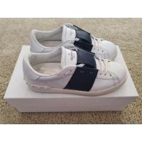 ราคา Valentino Garavani open sneakers (used like new) (22613727238)
