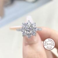 ราคา แหวนเพชรโมอีส 2 กะรัต เงินแท้ 925 ชุบทองคำขาว (24777330571)