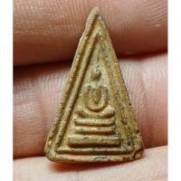 ราคา a72สมเด็จสามเหลี่ยมพิมพ์เล็ก หลวงปู่เผือก วัดกิ่งแก้ว หลังรูปเหมือน ปี ๒๕๑๔ เนื้อผสมผงเก่า (42850903292)