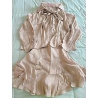 ราคา [มือสอง] เซ็ตเสื้อกระโปรงสีเบจ ส่งต่อ Joobs Studio (28641144634)